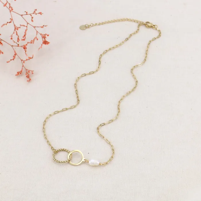 Collier acier inoxydable anneaux entrelacés perle d’eau douce