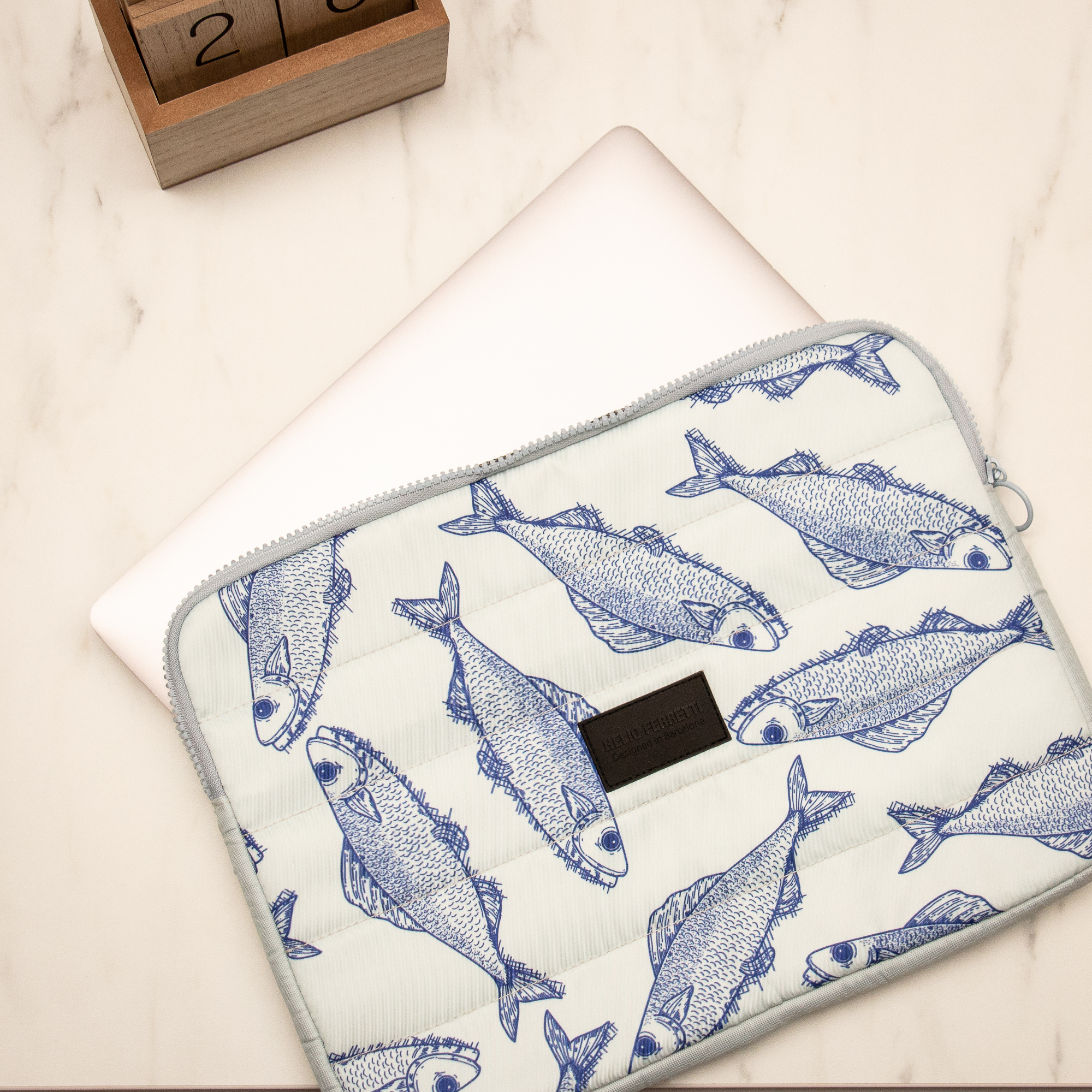 Housse d'ordinateur 15" Poissons – Bleu Clair – Image 2