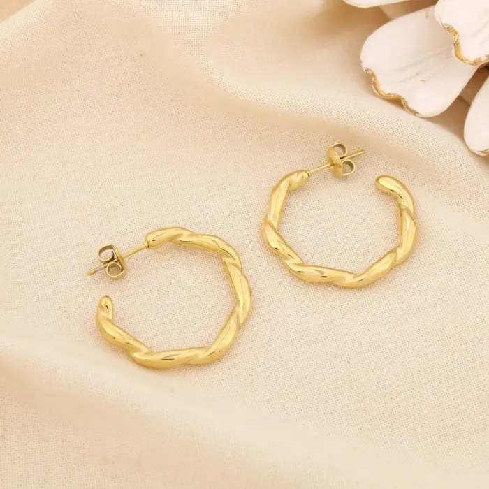 boucles-oreilles-demi-creoles-acier-inox-torsade-0325575 Boucles d'oreilles demi-créoles "Torsade Chic" – Acier Inoxydable